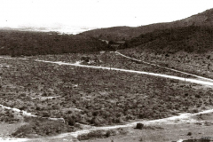 Local onde foi construído a Álcalis -  A estrada central ía para Cabo Frio, acima ía para Praia do Pontal e abaixo era caminho para Praia Grande.